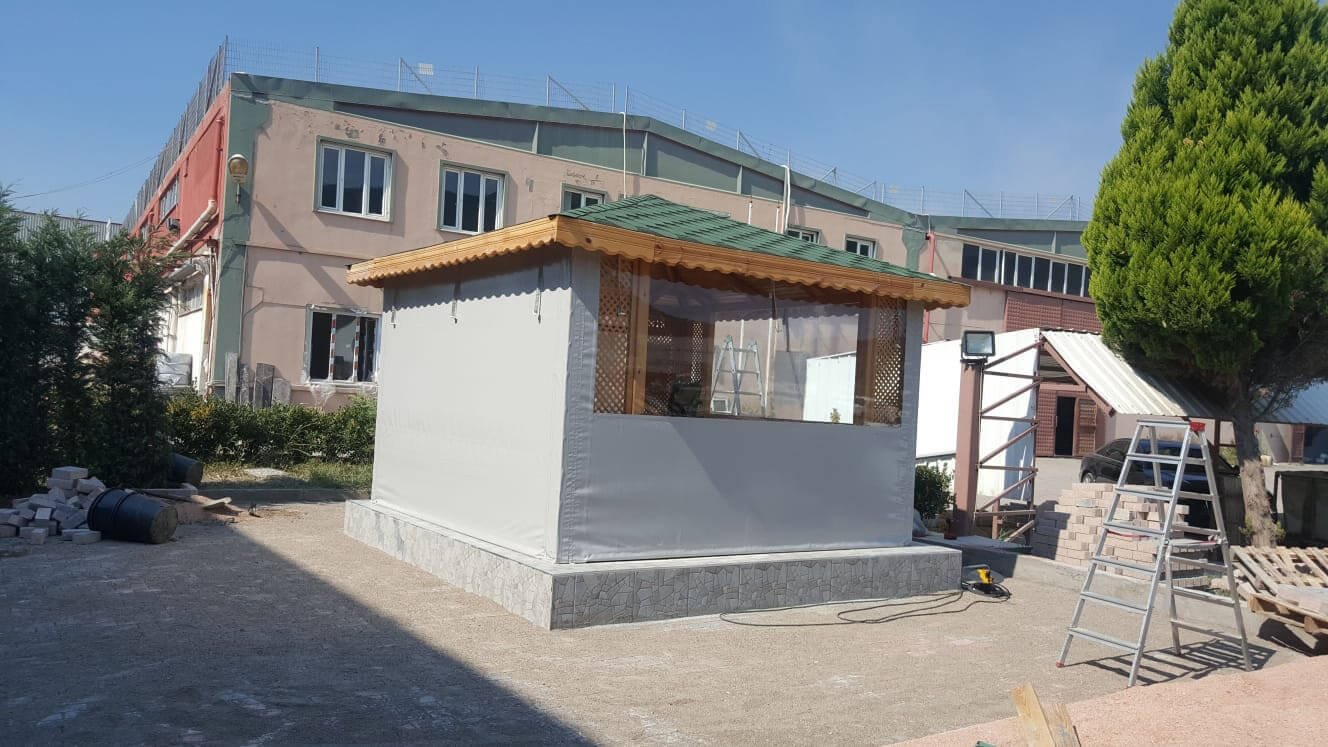 Kiş Bahcesi Şeffaf Fermuarli Branda