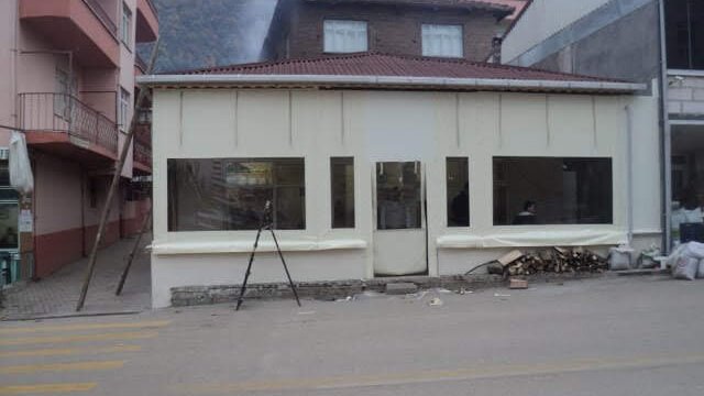 Kiş Bahcesi Şeffaf Fermuarli Branda